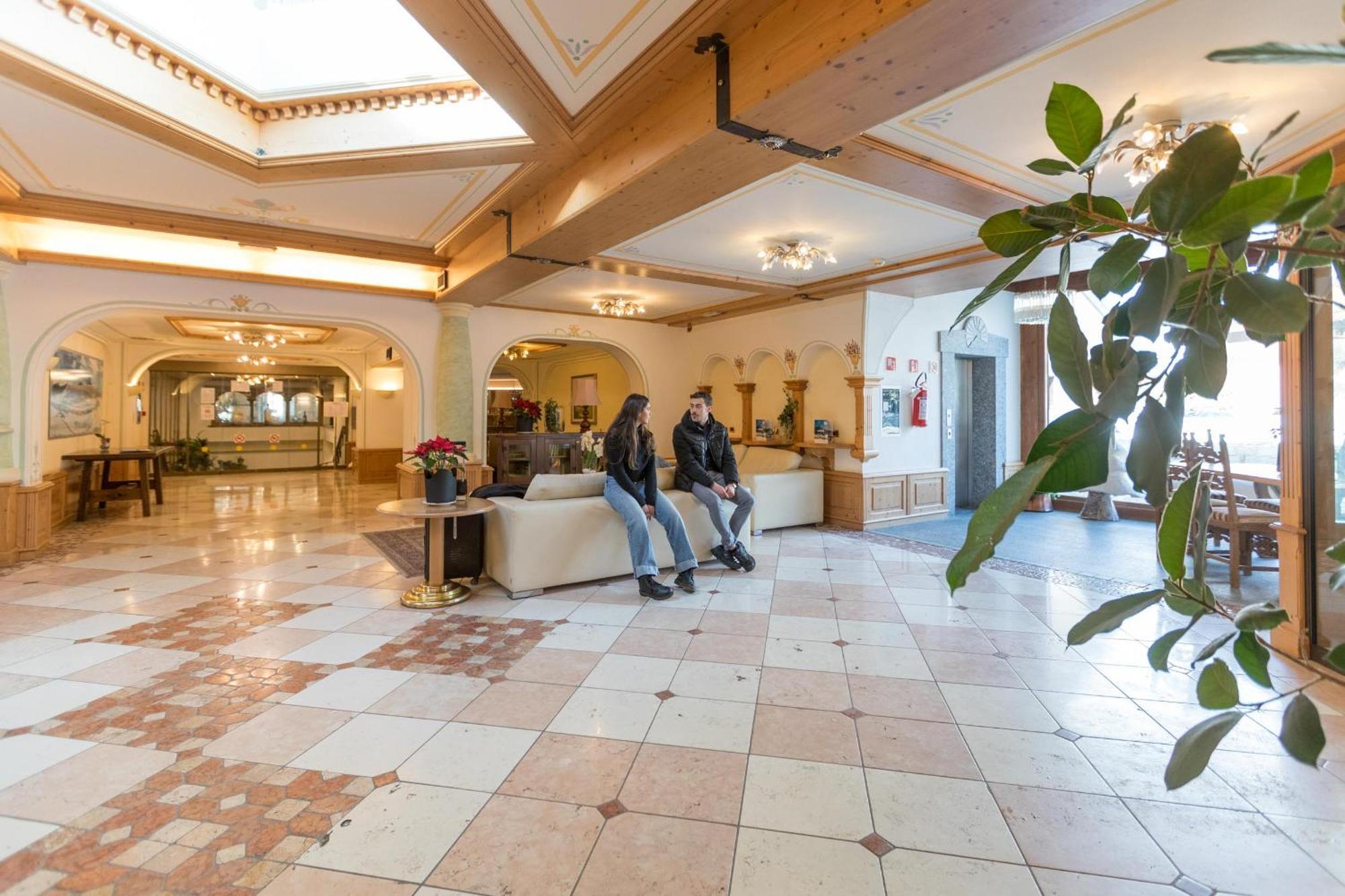 Hotel Intermonti Livigno Kültér fotó