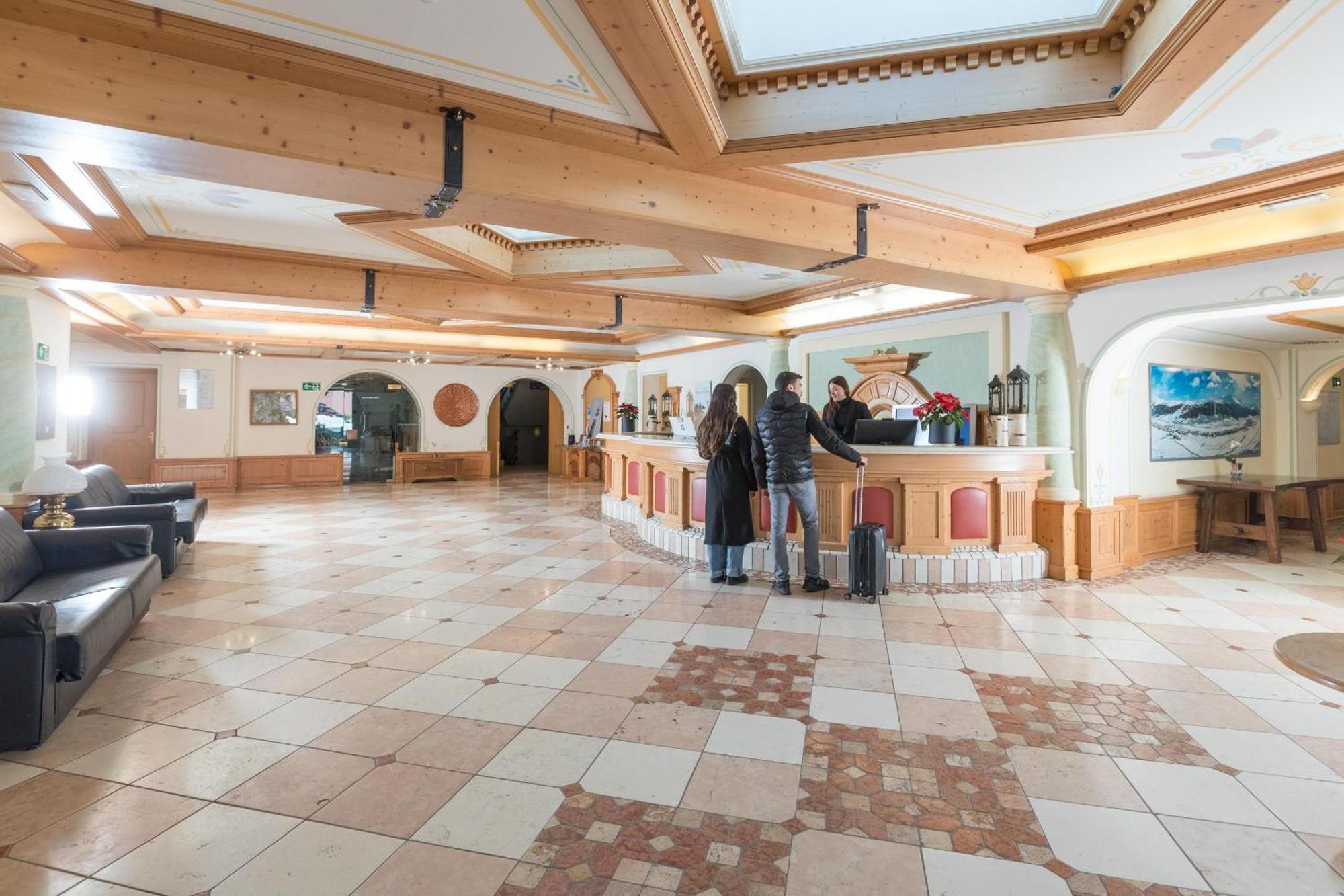 Hotel Intermonti Livigno Kültér fotó