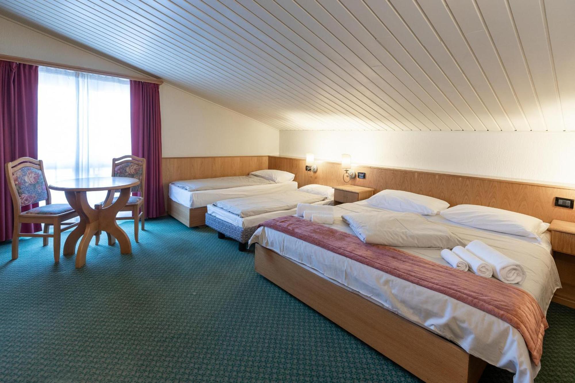 Hotel Intermonti Livigno Szoba fotó
