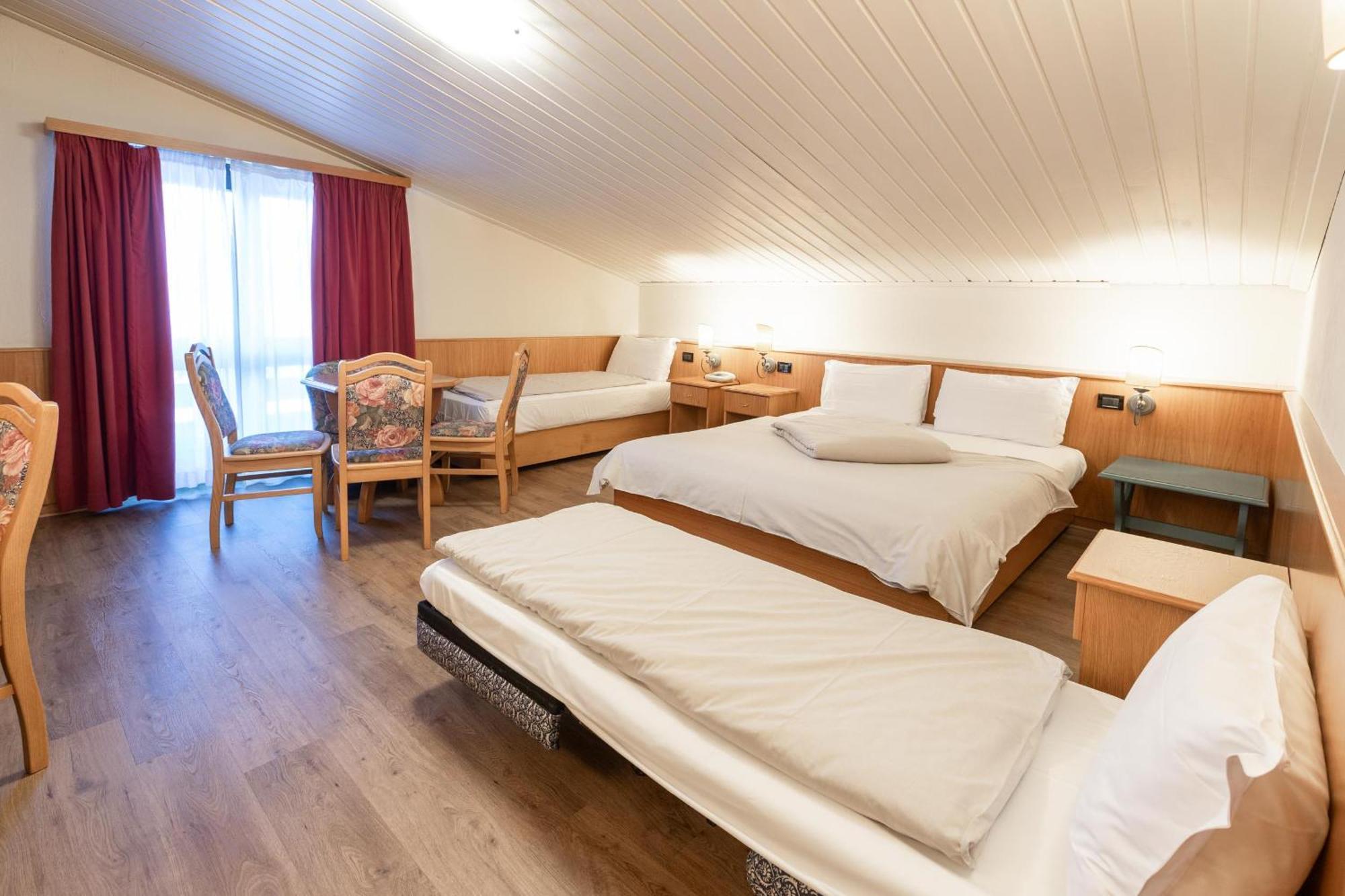 Hotel Intermonti Livigno Szoba fotó
